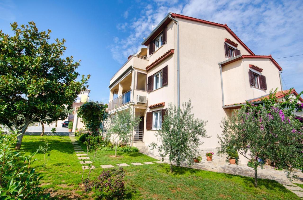 Apartments Bungavilia Ровинь Экстерьер фото